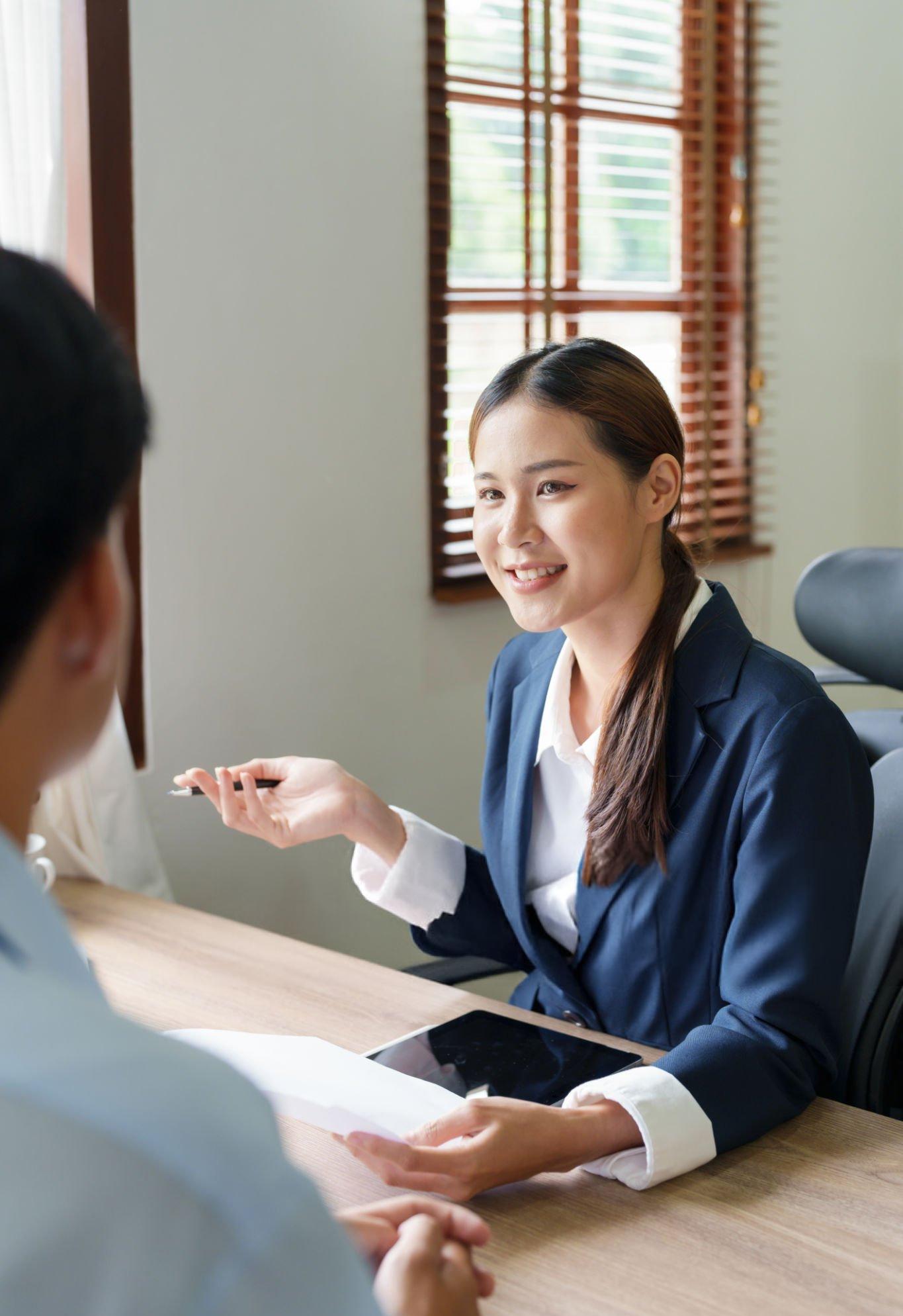 Prestação de informações a clientes ou visitantes